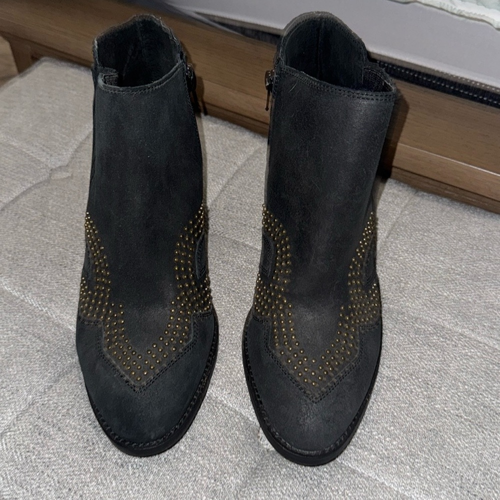 NWOT, Lucky Brand studded black short boots.size 9